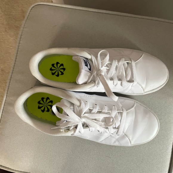 NIKE WOMENS SHOES SIZE 7.5 - Picture 5 of 7